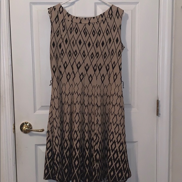 Dress - Picture 1 of 4